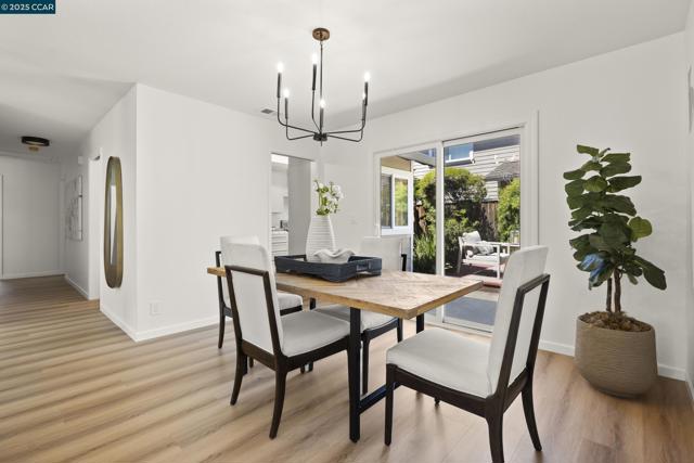 39 Crane Ct, Alameda CA: https://media.crmls.org/mediaz/ac7307ea-fd31-4e55-93b3-86871e4e6742.jpg