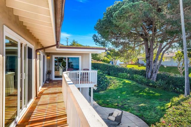 6130 Terryhill Drive, La Jolla CA: https://media.crmls.org/mediaz/ac738670-f71c-4562-83f3-337cd09fbb84.jpg
