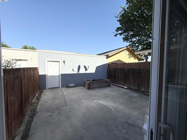 989 Palm Cir, Tracy CA: https://media.crmls.org/mediaz/ac745963-ae85-4f8d-b7b0-15d4188230eb.jpg