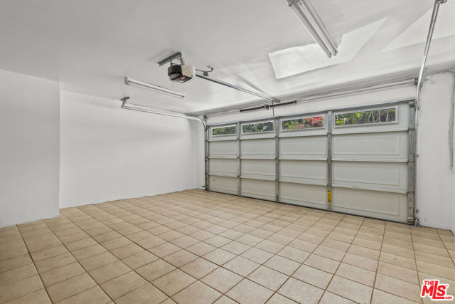2646 Rinconia Drive, Los Angeles CA: https://media.crmls.org/mediaz/ac746069-1456-49b7-8102-efdb0a39a611.jpg