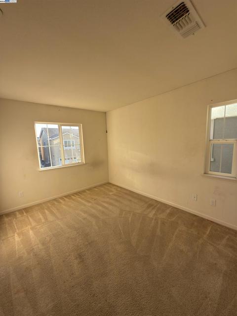 2746 Gracie Pl, Fairfield CA: https://media.crmls.org/mediaz/ac74ab41-a1d4-4d7c-8420-bf5549244c3c.jpg