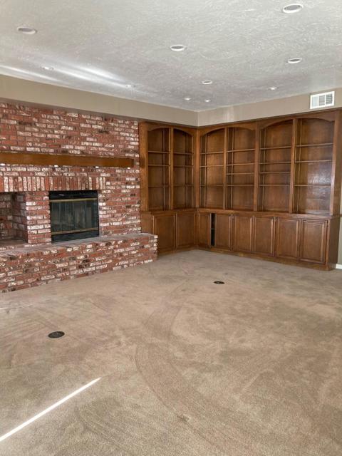 18125 Harbor Drive Drive, Victorville CA: https://media.crmls.org/mediaz/ac753343-6dbc-4e74-8938-0a7c843c4ff0.jpg