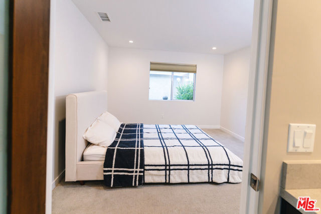 3423 Scadlock Lane, Sherman Oaks CA: https://media.crmls.org/mediaz/ac76b2b4-0d95-4ea3-9974-77948b5e67c9.jpg