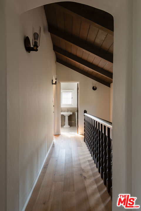 3756 Effingham Place, Los Angeles CA: https://media.crmls.org/mediaz/ac76ceed-1011-4eda-8330-4768b2e7354a.jpg