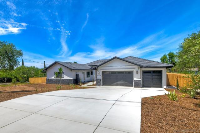 2745 Alexander Dr, Escondido CA: https://media.crmls.org/mediaz/ac773018-163a-49bd-ba03-8c8f0ef00d5c.jpg