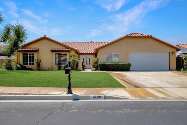 39795 Regency Way, Palm Desert CA: https://media.crmls.org/mediaz/ac78115a-4693-401b-a06e-6dac1136ad22.jpg