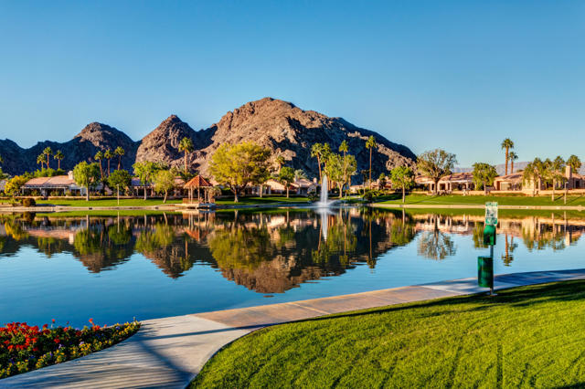 48121 Cll Seranas, La Quinta CA: https://media.crmls.org/mediaz/ac7822a8-2279-461a-95d1-512745de6165.jpg