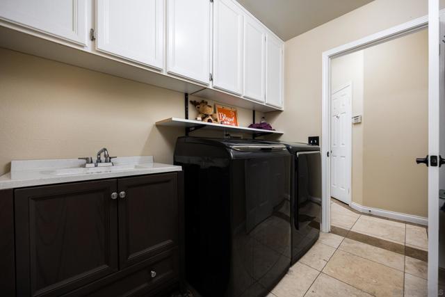 Image 19 of 49 For 457 Silver Shadow Dr