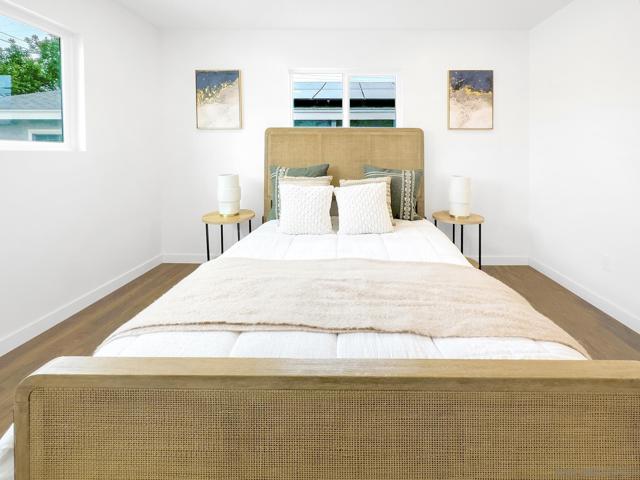 1427 Signal Ave, San Diego CA: https://media.crmls.org/mediaz/ac7a058d-321b-44d2-ab8f-ab06e22f8d5f.jpg