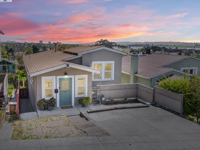 812 Washington Ave, Albany CA: https://media.crmls.org/mediaz/ac7a7896-3138-4dc5-94fc-be33b7bda51b.jpg