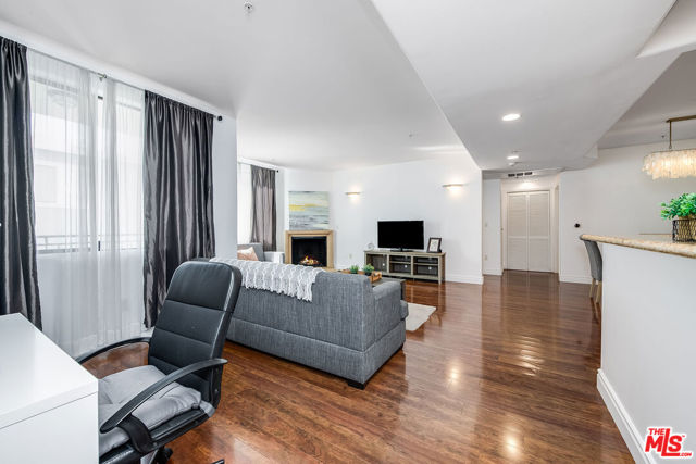 4724 Kester Avenue, Sherman Oaks CA: https://media.crmls.org/mediaz/ac7ae896-2a73-4478-8670-f2490affeb6b.jpg