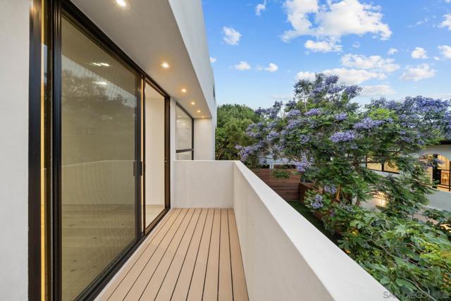 7372 76 Fay Ave, La Jolla CA: https://media.crmls.org/mediaz/ac7b6f42-c1d0-4651-8ba5-813c069cd3fa.jpg