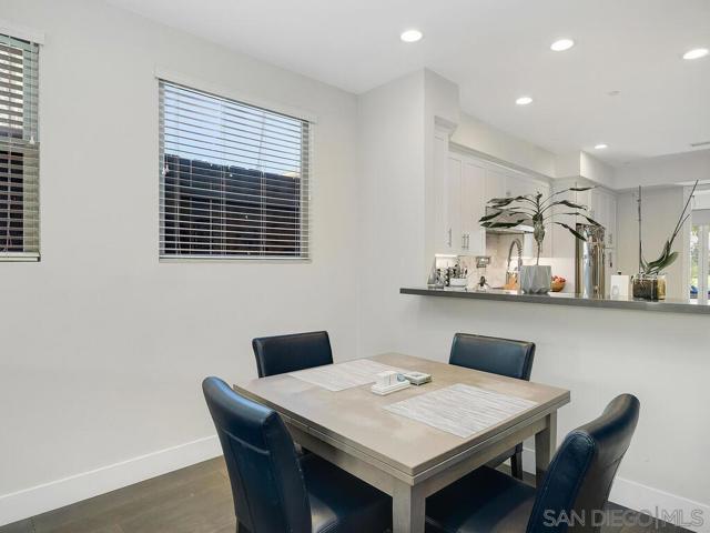 938 Opal St, San Diego CA: https://media.crmls.org/mediaz/ac7bc0d0-470c-4b7c-8429-20f573fa919a.jpg