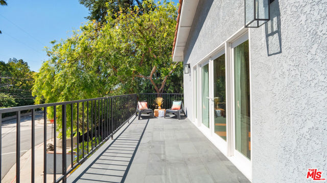 2655 Saxon Drive, Los Angeles CA: https://media.crmls.org/mediaz/ac7be5af-fa8c-4f84-8229-cbf17d9b57d3.jpg
