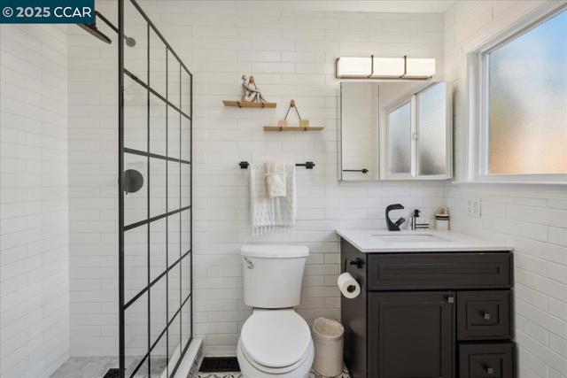 42 Freitas Dr, Moraga CA: https://media.crmls.org/mediaz/ac7c5f57-4095-42d3-ac53-fc25192364d8.jpg