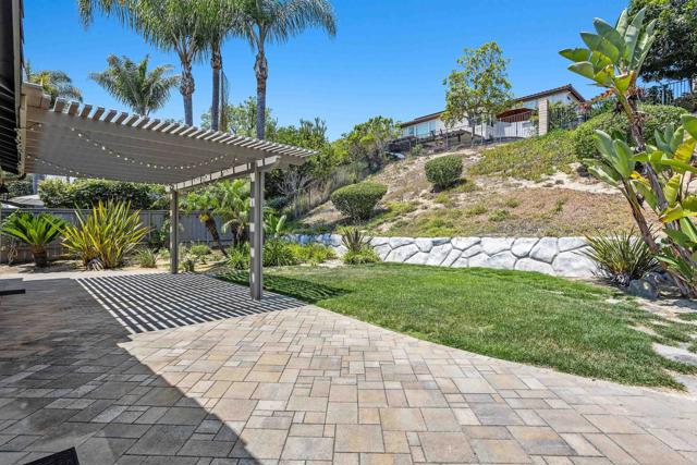 2228 Corte Ananas, Carlsbad CA: https://media.crmls.org/mediaz/ac7cad6f-5530-4174-8d70-475db9ffca66.jpg