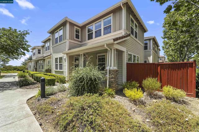 513 Lexington Dr, Vallejo CA: https://media.crmls.org/mediaz/ac7cbd23-1905-4248-802d-833487058c35.jpg