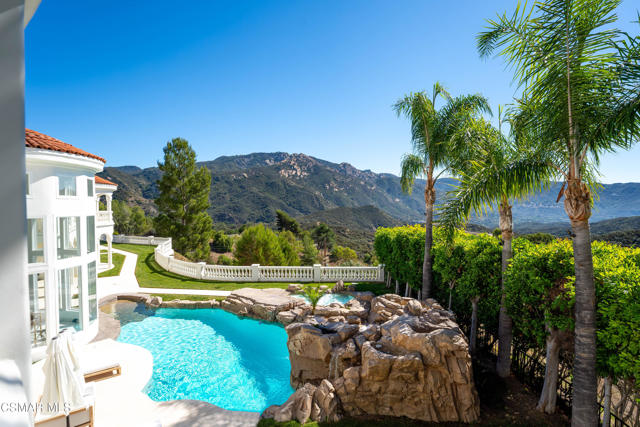 25665 Mulholland Highway, Calabasas CA: https://media.crmls.org/mediaz/ac7ecf5b-97f8-46b6-bb66-95530c767aad.jpg