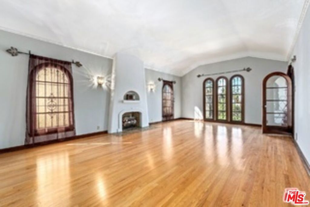 1028 Meadowbrook Avenue #230