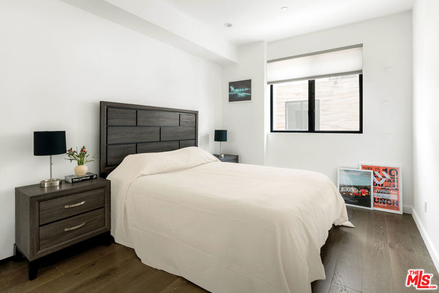 5154 W Redondo Court, Los Angeles CA: https://media.crmls.org/mediaz/ac7ee614-ec02-42b7-aa9e-53ece23026d4.jpg