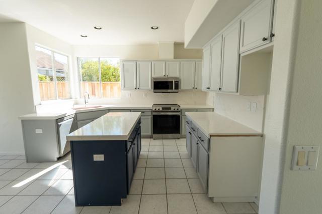 441 Adrian Court, Hollister CA: https://media.crmls.org/mediaz/ac7f958b-9860-41cc-b4fc-82f602bb8021.jpg