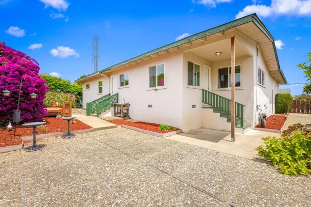 7 Setter Place, Monterey CA: https://media.crmls.org/mediaz/ac7fb158-b1bc-4d59-b1ba-68179e8af767.jpg