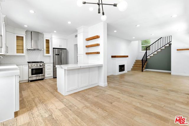 7614 Willoughby Avenue, West Hollywood CA: https://media.crmls.org/mediaz/ac804bc4-77f0-4dc9-a30c-c74a4e638427.jpg