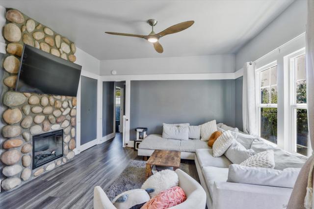 1035 Edgemont Place, San Diego CA: https://media.crmls.org/mediaz/ac813afb-383f-43eb-bb6a-b591d5a5ba16.jpg