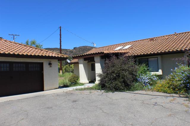 33140 Lilac Road, Valley Center CA: https://media.crmls.org/mediaz/ac81ff42-4cea-4297-b616-dda8158539b5.jpg