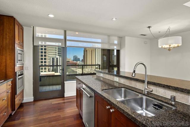 700 W E Street, San Diego CA: https://media.crmls.org/mediaz/ac822481-de25-4bc6-a7f0-4bf1cac129f0.jpg