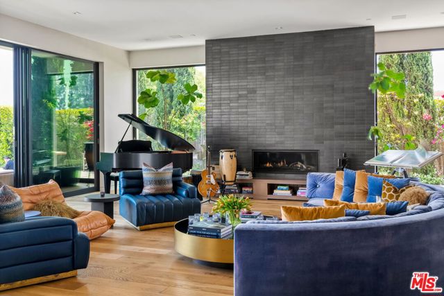 1030 Somera Road, Los Angeles CA: https://media.crmls.org/mediaz/ac823cd6-3662-4312-919e-a5b661960142.jpg