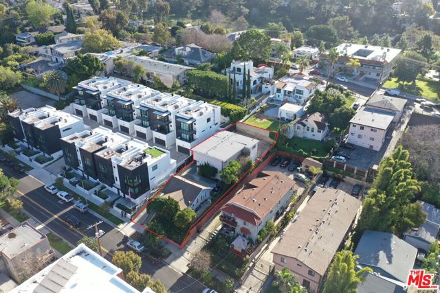 756 Hyperion Avenue, Los Angeles CA: https://media.crmls.org/mediaz/ac829354-d293-47b9-bf7a-6eb7584f965d.jpg