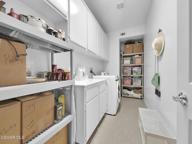 659 N Muirfield Avenue, Simi Valley CA: https://media.crmls.org/mediaz/ac82fe12-0d4d-4c02-96c0-c403f6e90982.jpg