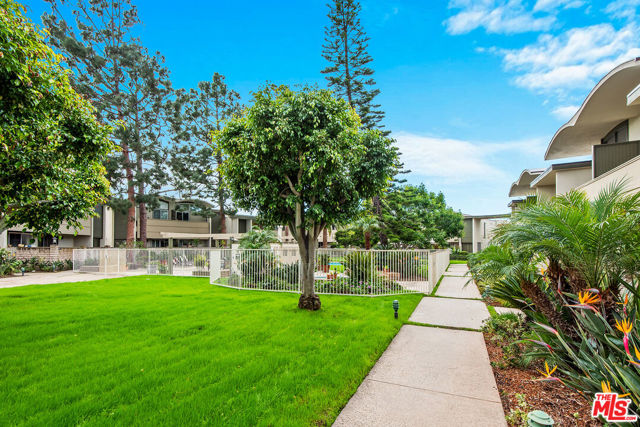 4801 La Villa Marina, Marina del Rey CA: https://media.crmls.org/mediaz/ac8368b8-9d05-4076-9017-d6e7fa2a7a33.jpg