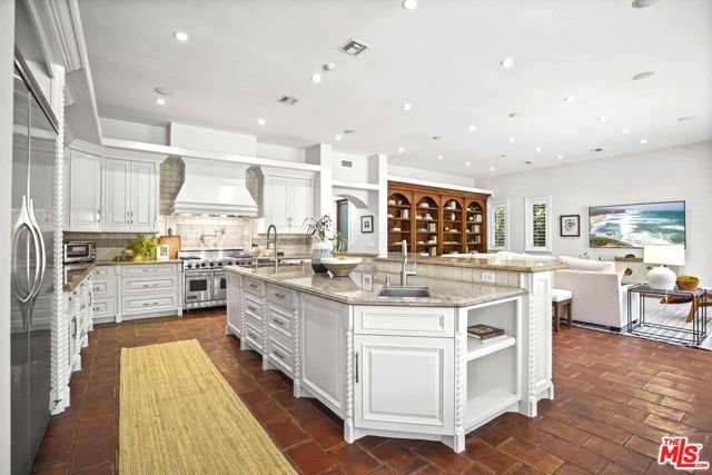 13845 Magnolia Boulevard, Sherman Oaks CA: https://media.crmls.org/mediaz/ac83b2d5-e9d2-451a-bc77-a881102f89c8.jpg