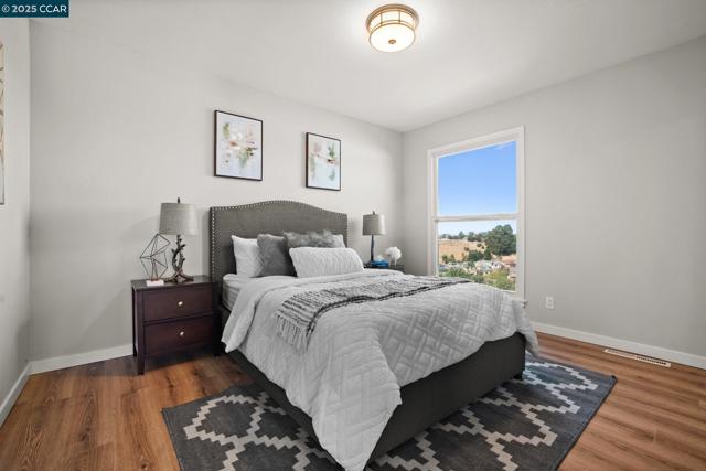 989 Parkside Dr, Richmond CA: https://media.crmls.org/mediaz/ac83c07a-6c46-494c-bc52-8a65f665a087.jpg