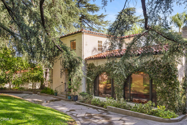 5321 Alta Canyada Road, La Canada Flintridge CA: https://media.crmls.org/mediaz/ac841f28-d59f-48a6-babd-4d69ab907500.jpg
