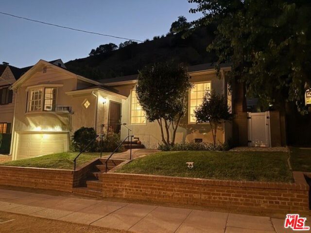 2515 Canyon Drive, Los Angeles CA: https://media.crmls.org/mediaz/ac849fb4-294f-4dca-a5ad-e923cec21f53.jpg