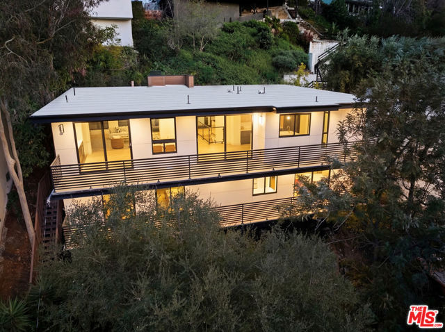 3147 Hollyridge Drive, Los Angeles CA: https://media.crmls.org/mediaz/ac84b811-3653-402d-a8af-ba87429ddad0.jpg