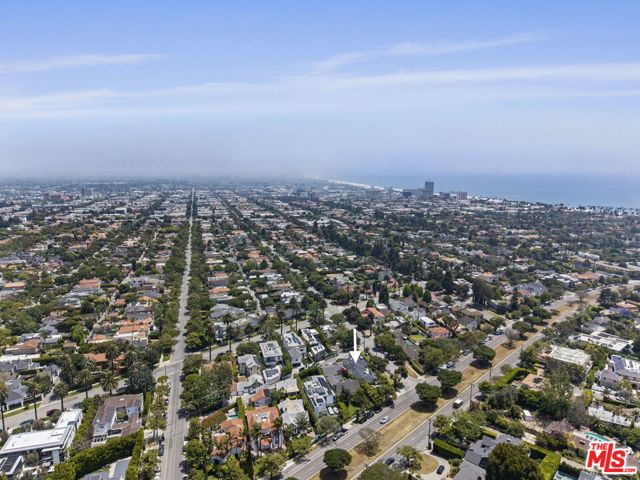 207 10th Street, Santa Monica CA: https://media.crmls.org/mediaz/ac84bc82-5124-43a2-bb6d-e5bc9bbf23f1.jpg