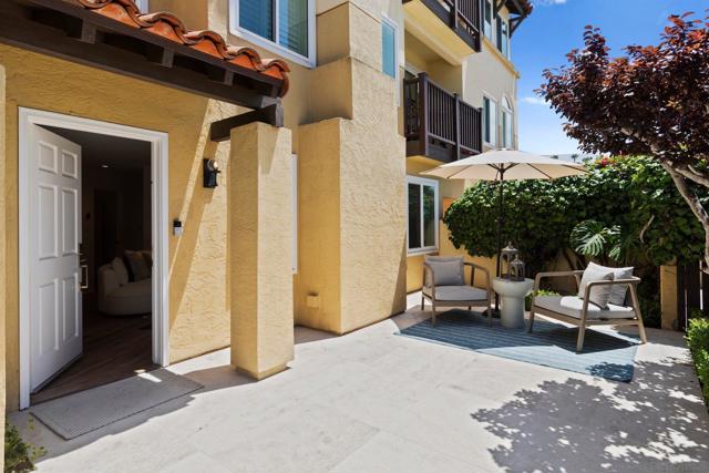 8121 Camino Del Sol, La Jolla CA: https://media.crmls.org/mediaz/ac854ef7-ad62-408c-9b4b-e45114889756.jpg