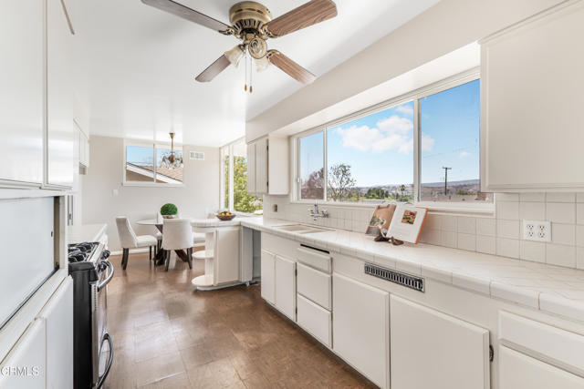 47 Grandview Circle, Camarillo CA: https://media.crmls.org/mediaz/ac86935e-eaa6-44e1-b180-9515d05d473c.jpg