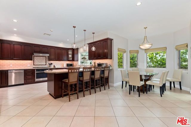 1524 Reeves Street, Los Angeles CA: https://media.crmls.org/mediaz/ac8695f9-bc30-4b82-9b2a-01400b48d7d8.jpg