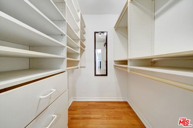 660 S Gretna Green Way, Los Angeles CA: https://media.crmls.org/mediaz/ac86ba6c-3681-441b-90de-d9aac147b1a7.jpg