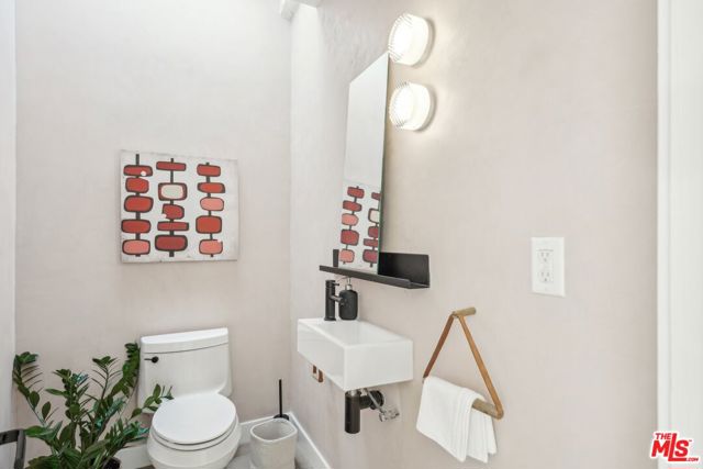 2145 Sunset Crest Drive, Los Angeles CA: https://media.crmls.org/mediaz/ac86c091-82a0-4ff8-9081-3f9ff04ff5ae.jpg