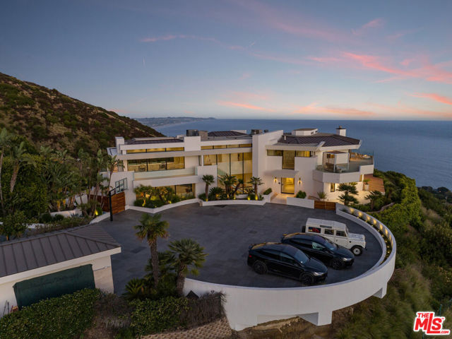 4310 Encinal Canyon Road, Malibu CA: https://media.crmls.org/mediaz/ac86dfe4-5736-4b92-a46c-0ed1fec5aa8a.jpg