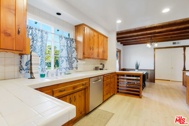 6207 Melba Avenue, Woodland Hills CA: https://media.crmls.org/mediaz/ac86fd5c-1ace-42d5-9588-2cbd143fc523.jpg