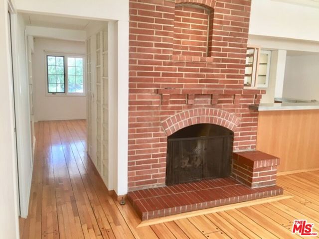4031 Hollyline Avenue, Sherman Oaks CA: https://media.crmls.org/mediaz/ac87952b-41db-4819-bc9b-df3bc98d5d5f.jpg