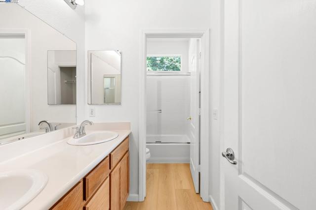 4 Mistyvale Ct, Sacramento CA: https://media.crmls.org/mediaz/ac884b89-1e76-4b94-b158-ebc6598f8660.jpg