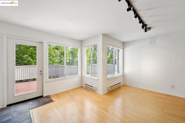 92 Marina Lakes DR, Richmond CA: https://media.crmls.org/mediaz/ac88fd36-ac2a-4e2f-89fe-43c383272028.jpg